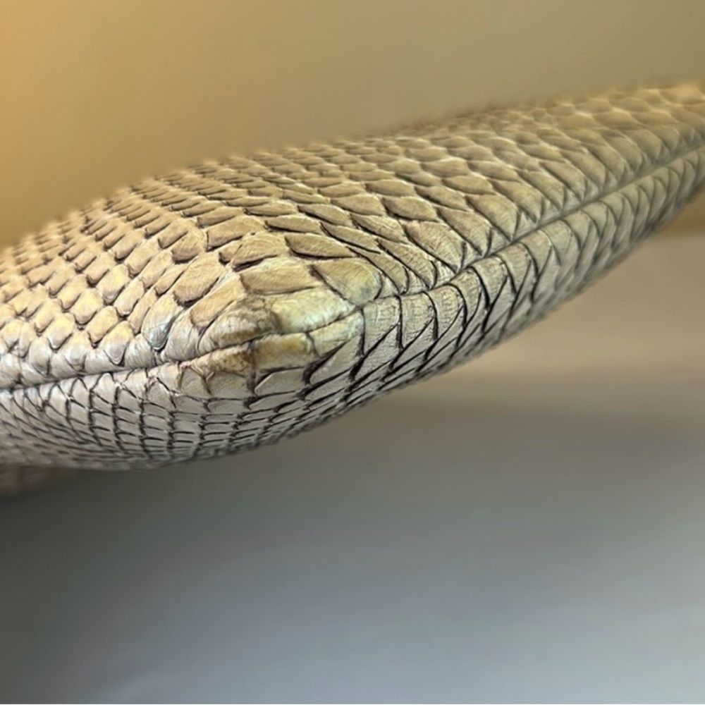 CHANEL Quilted iridescent python clutch - image 8